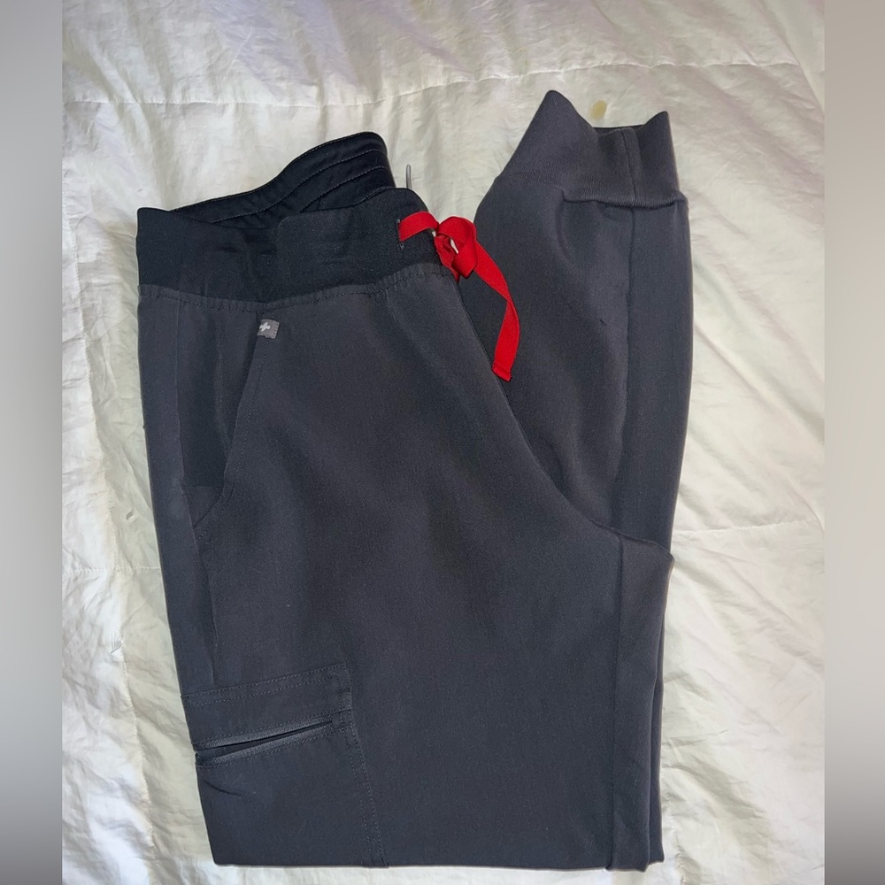 Figs Zamora charcoal scrub pants